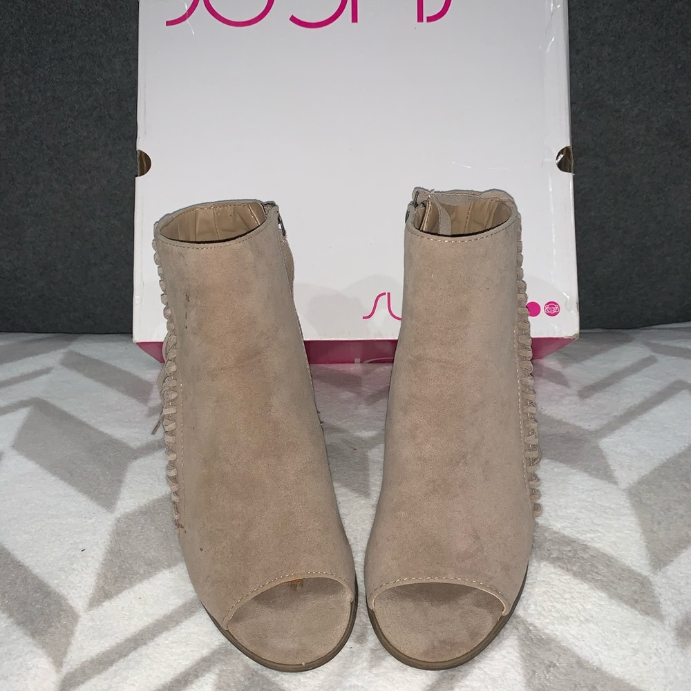 Sugar Beige Open Toe Wedges